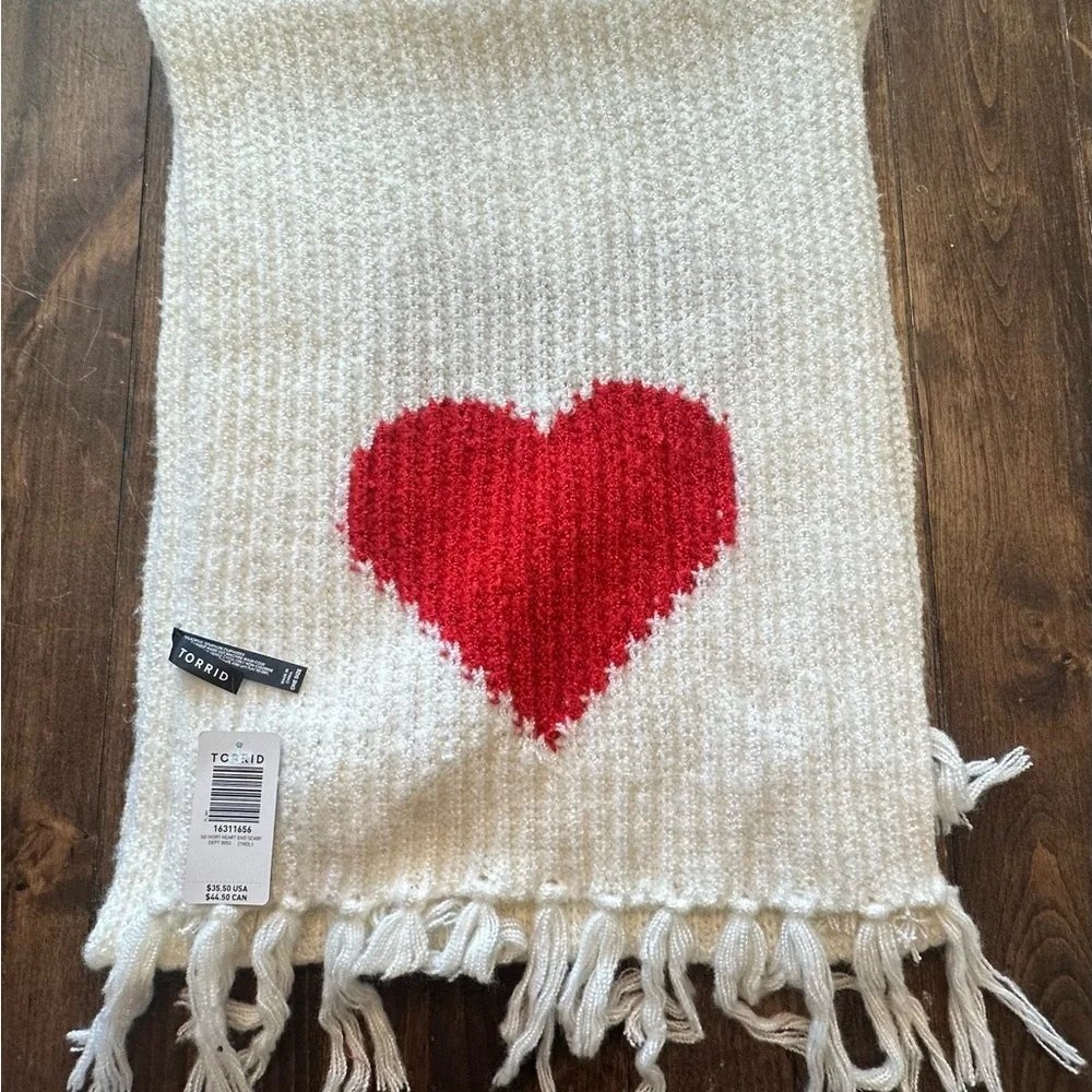 Torrid Ivory and Red Heart Scarf NWT